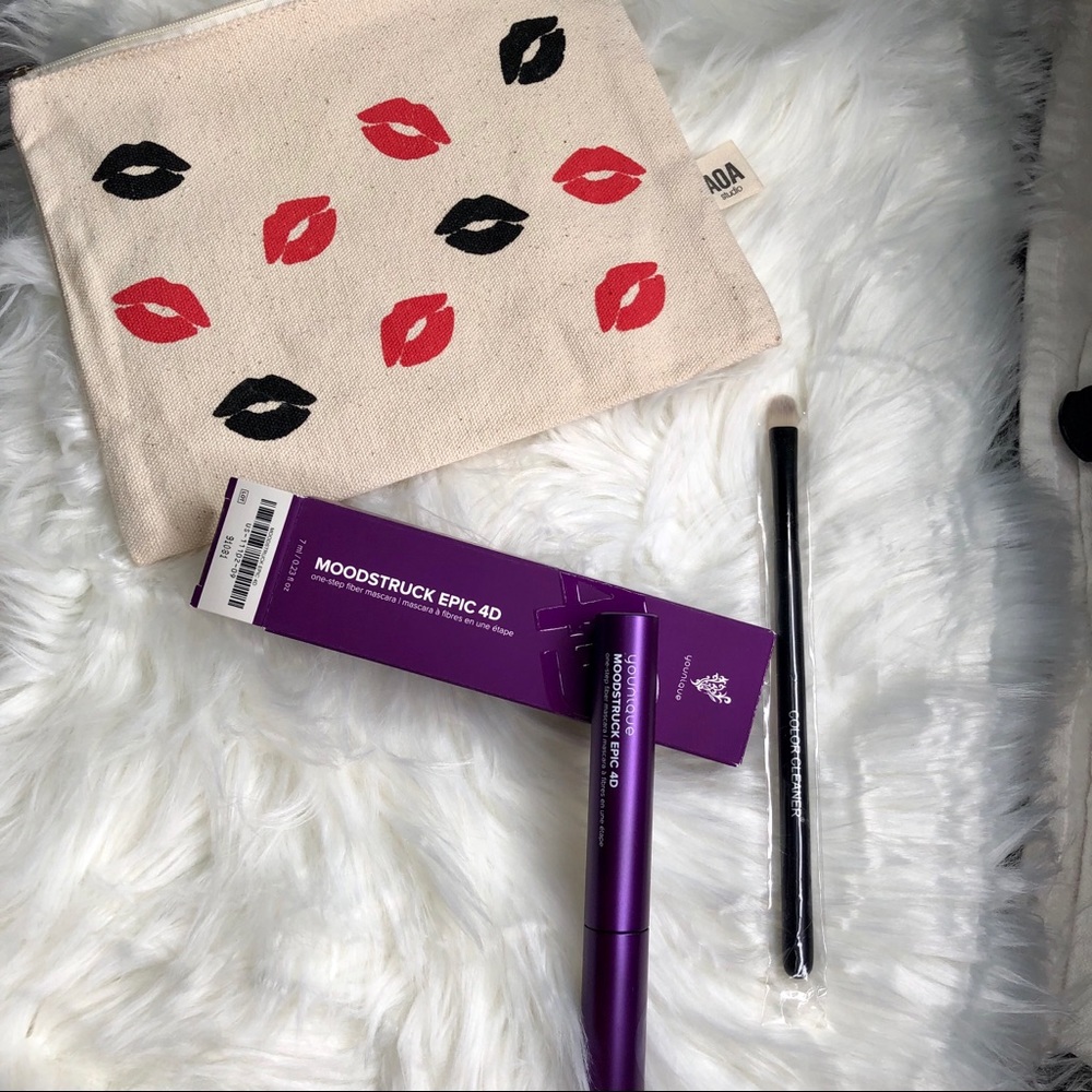 New Younique  4D Mascara free bag and shadow brush